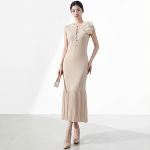Elegante Vestido Midi de Punto con Corte Evase, Sin Mangas, Cuello Redondo, Dobladillo Plisado y Apliques Florales, Vestido de Fiesta para Mujer, Ropa de Primavera - Product Image 2