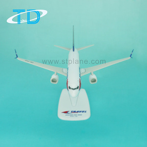 บริการท่องเที่ยวสายการบิน โมเดลเครื่องบิน <span class=keywords><strong>B737</strong></span>-800 แบบปีกแยกทรงสกิมิทาร์ ขนาด 1:<span class=keywords><strong>200</strong></span> ทำจากพลาสติก ของขวัญทางธุรกิจ งานแฮนด์เมด - Product Image 3