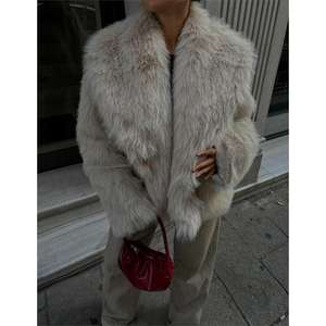 Abrigo corto de piel sintética con estampado de piedra, lana y seda, cierre de cremallera, materia prima tejida. - Product Image 3