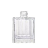 Bouteille de diffuseur de parfum en verre carré à rayures verticales de 200ml avec brindilles parfumées pour salles de bains d'hôtel, maison, salon