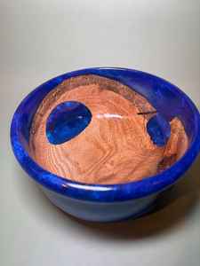 Moderno Tazón de Resina y Madera que Combina la Belleza de la Madera Natural con el Arte Contemporáneo de la Resina, Perfecto para Uso Decorativo y Práctico - Product Image 3