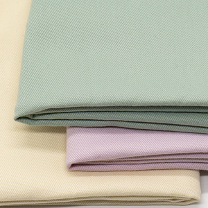 Tissu sergé extensible en mélange de coton, couleur kaki, en stock pour la confection de vêtements de travail - Product Image 1