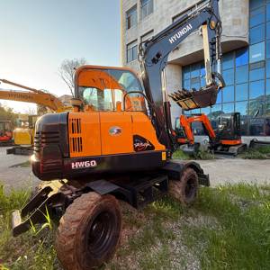 Excavadora HYUNDAI 60 de 6 Toneladas, 90% Nueva, Original Coreana con EPA, CE, Agrícola, Usada, Económica, para Excavación - Product Image 3