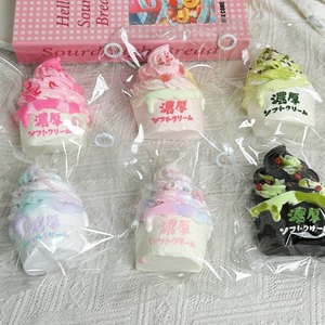 Luckykoo Juguete Antiestrés de Gelatina Suave y Elástica con Forma de Pastel Mochi Esponjoso y Flocado, Juguetes de Descompresión con Forma de Pan - Product Image 2