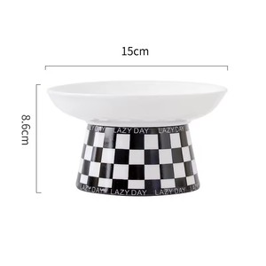 Bol plat en céramique pour chat, motif à carreaux rouge, vert, noir, bleu, design surélevé pour un confort d'alimentation et d'hydratation - Product Image 5