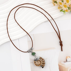 Collana Vintage Creativa con Ciondolo in Ammonite Naturale e Perle di Cristallo Intarsiate, Guscio di Ammolite, Pietra Curativa a Spirale, Ornamento di Lusso - Product Image 4