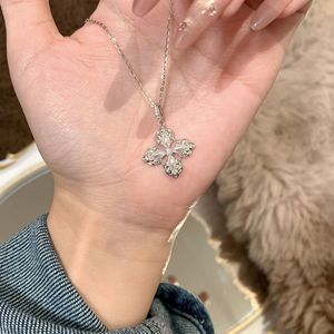 Collier en argent pur S925, petit modèle sablier, avec diamants de luxe incrustés, design goutte d'eau brossé et caractéristiques de niche - Product Image 1