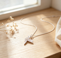 Collier Colibris Creux en Acier Inoxydable, Pendentif Oiseau Filigrané, Bijou Délicat pour Femme, Cadeau pour Dames, Usage Quotidien