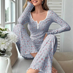 ชุดนอนลายดอกไม้ แขนยาว คอวี พร้อมโบว์ รุ่นใหม่ล่าสุด ผลิตจากโรงงาน ชุดนอนสองชิ้น เนื้อผ้านุ่ม - Product Image 2