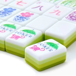 Juego de Mahjong Americano Portátil con 160 Fichas Acrílicas de 4 Capas con Diseño Verde Grabado - Product Image 3