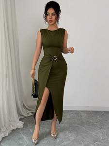 Abito <span class=keywords><strong>lungo</strong></span> da sera <span class=keywords><strong>verde</strong></span> oliva aderente senza maniche <span class=keywords><strong>con</strong></span> collo alto, vita arricciata e <span class=keywords><strong>spacco</strong></span> sulla coscia - Product Image 4