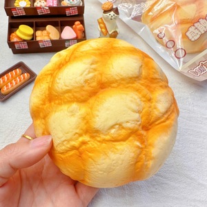 ของเล่นบีบคลายเครียดน่ารักแบบคละแบบ ขนมปังปิ้งนุ่มนิ่ม บีบแล้วคืนรูปช้า ของเล่นบีบครัวซองต์ - Product Image 2