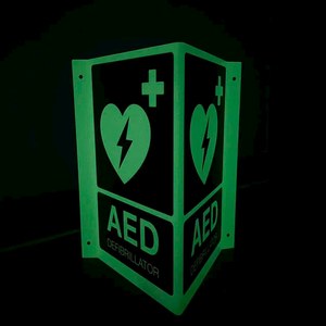 Señalización de Desfibrilador de Emergencia AED Fotoluminiscente que Brilla en la Oscuridad, Tipo V, 3D, de PVC, para Montar en la Pared - Product Image 1