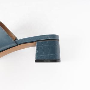 <span class=keywords><strong>Mules</strong></span> <span class=keywords><strong>en</strong></span> <span class=keywords><strong>cuir</strong></span> personnalisables pour femmes chaussures sandales à talons épais bas dos ouvert Peep Toe carré bloc talon printemps été - Product Image 6