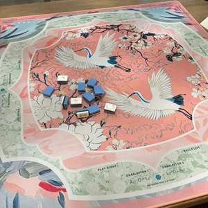 Tapis de jeu de mahjong élégant rose 31,5*31,5 pouces avec motif grue florale et héron, pour mahjong américain, avec dos en caoutchouc antidérapant - Product Image 2