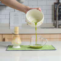 Bol à matcha en céramique japonaise peint à la main avec motif de fleurs de cerisier et ensemble de sept outils pour la préparation du matcha