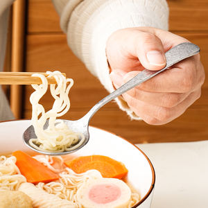 Cuillère moderne en titane pur, haute teneur en titane, antibactérienne, plaquée argent à 99,9 %, manche long, durable, résistante à la chaleur, compatible lave-vaisselle - Product Image 3