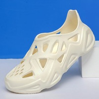 Chaussures de pataugeoire pour hommes, sandales à trous, respirantes, de plage, été, collection 2020