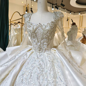 Lsml024 Robe de mariée moderne, style princesse, en satin, avec strass et appliques florales, jupe de mariée à traîne balai, pour mariée musulmane - Product Image 3