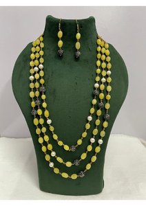 Conjunto de Collar de Cuentas de Piedras Preciosas Hecho a Mano de Triple Capa al por Mayor con Detalles de Perlas y Pendientes a Juego - Proveedor de Joyería de Boutique - Product Image 6