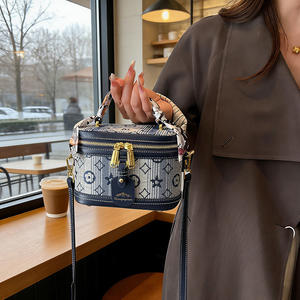 Sac seau de luxe de créateur, nouveau sac à main tendance de haute qualité pour femme, sac à bandoulière - Product Image 1