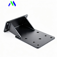 Fabrication sur mesure de pièces en tôle de haute précision par usine OEM, incluant des supports d'angle robustes en acier inoxydable et en aluminium.