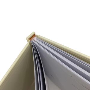 Libro degli Ospiti Personalizzato ed Elegante per Matrimonio con Design a Ghirlanda in Lamina d'Oro, Copertina Rigida per Firma degli Invitati al Ricevimento Nuziale - Product Image 5