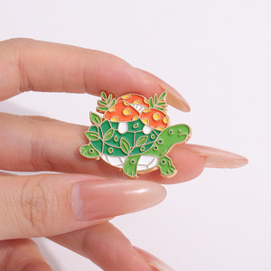 Vente en gros de fleurs mignonnes de wapiti champignons tortue cochon d'inde chat grenouille métal dessin animé émail dur doux épinglette - Product Image 3