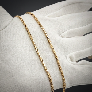 Collar Unisex de Oro de 18K con Patrón de Grano, Joyería de Lujo, Diseño Elegante y Moderno, Cadena de Estilo Celebridad para Uso Diario - Product Image 3