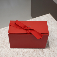 Boîte cadeau de luxe sur mesure, en carton rigide, avec lamination mate, design pliable à main et à aimant, pour chaussettes, bougies