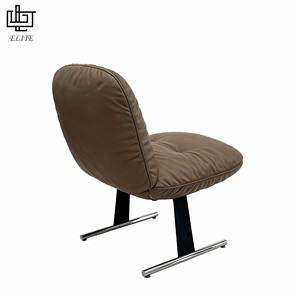 Bộ sáu ghế ăn bằng da hiện đại dành cho nhà truyền thống, với chỗ ngồi bọc vải màu be và chi tiết chạm khắc. - Product Image 2