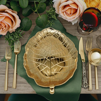 Offre Spéciale plaque de charge PP brillant personnalisé pour les mariages plateau de dîner en plastique en forme de feuille réutilisable Options de couleur des plantes disponibles