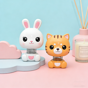 Adorable figurine d'écureuil en résine à tête oscillante pour la décoration de la maison, idéale pour la Saint-Valentin et Pâques - Product Image 6