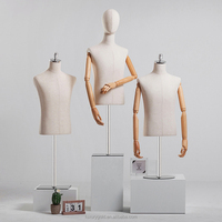 Boutique Mode Robe Forme Hommes Mannequin Homme Buste Chemises Corps Blanc Lin Demi Corps Mannequin Mâle sur Table