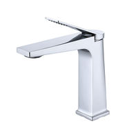 Robinet de salle de bain moderne carré à poignée unique, mitigeur de lavabo chaud/froid chromé poli à poser sur comptoir avec valve en céramique