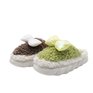 Pantoufle de maison pour dame vente chaude pantoufles en laine pour femmes jolies chaussures d'intérieur confortables antidérapantes chaussures d'hiver douce lumière chaude OEM - Product Image 6