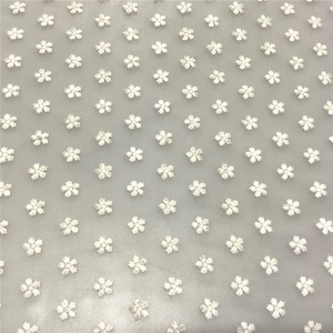 <span class=keywords><strong>Tela</strong></span> de Malla de Poliéster con Bordado de Margaritas y Rosas Blancas <span class=keywords><strong>para</strong></span> Vestidos de Niñas, Trajes de Baño y Bodas - Product Image 1