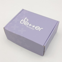 Boîtes d'expédition en carton ondulé violet personnalisées avec logo imprimé et gaufrage pour l'expédition de fourrures