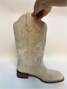 <span class=keywords><strong>Stivali</strong></span> da Cowboy Occidentali Personalizzati Beige e <span class=keywords><strong>Bianchi</strong></span> Ricamati per Donna, Punta Quadrata, Altezza Metà Polpaccio, in Finta Pelle Scamosciata con Linguetta a Strappo - Product Image 1