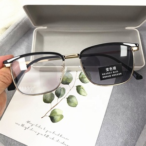 <span class=keywords><strong>Photochromic</strong></span> 렌즈 안티 블루 라이트 브라운 눈썹 골드 메탈 스퀘어 사진 안티 리플 광학 비즈니스 남성 전환 안경 - Product Image 5