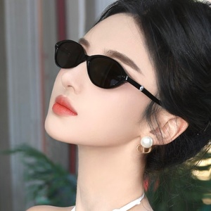 Lunettes de soleil ovales à rivets UV400, nouveau modèle 2025, style rétro, look naturel, pour femme, protection solaire plage - Product Image 3