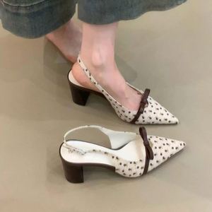 Sandales élégantes à enfiler, style féerique, avec nœud floral à la française, talon épais et bandeau intégré - Product Image 4