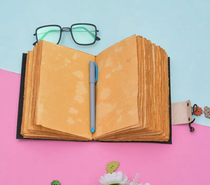 Carnet en cuir artisanal de qualité supérieure avec motif main de Hamsa et pierres des chakras – Cahiers spirituels vintage pour l'écriture - Product Image 6