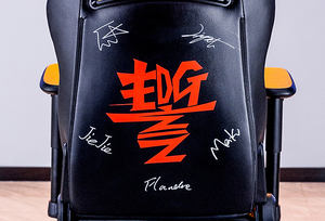 เก้าอี้เกมมิ่ง Razer <span class=keywords><strong>ENKI</strong></span> X EDG รุ่นลิมิเต็ดอิดิชั่น หนังหรูหรา สีดำเขียว เก้าอี้เกมมิ่งตามหลักสรีรศาสตร์ รุ่น EDWARD GAMING EDITION - Product Image 5