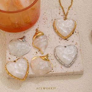 Galerie Métal Rencontre Nature |   Charmes en coquillages naturels en acier inoxydable plaqué or 18K PVD |   Pendentifs en nacre en forme d'éléphant et d'ananas - Product Image 5