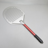 Nouvelle pelle à pizza ovale en aluminium personnalisable de 12 pouces, style européen, perforée, outil de transfert pour la cuisson avec logo personnalisé