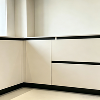 Meuble de cuisine modulaire moderne sur mesure, en kit, matériaux écologiques ignifuges, finition beige mate, poignée à LED intégrée