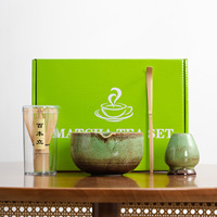 Ensemble de thé matcha de style japonais Japandi comprenant un bol à matcha, un fouet et une boîte pour la préparation du matcha en céramique