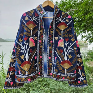 Chaqueta de Terciopelo Premium con Bordado Suzani, Abrigo Artesanal Bohemio, Ropa Étnica para Mujer, Regalo Elegante para Ella - Product Image 1
