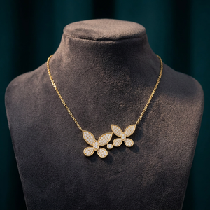 Collar con Colgante de Mariposa para Mujer, Chapado en Oro Amarillo, Diamante Redondo de Corte Brillante, Microincrustaciones, Cadena de Caja, Lujoso, para Uso Diario - Product Image 1